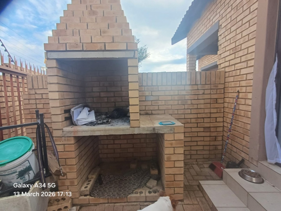 2 Bedroom Property for Sale in Meiringspark North West